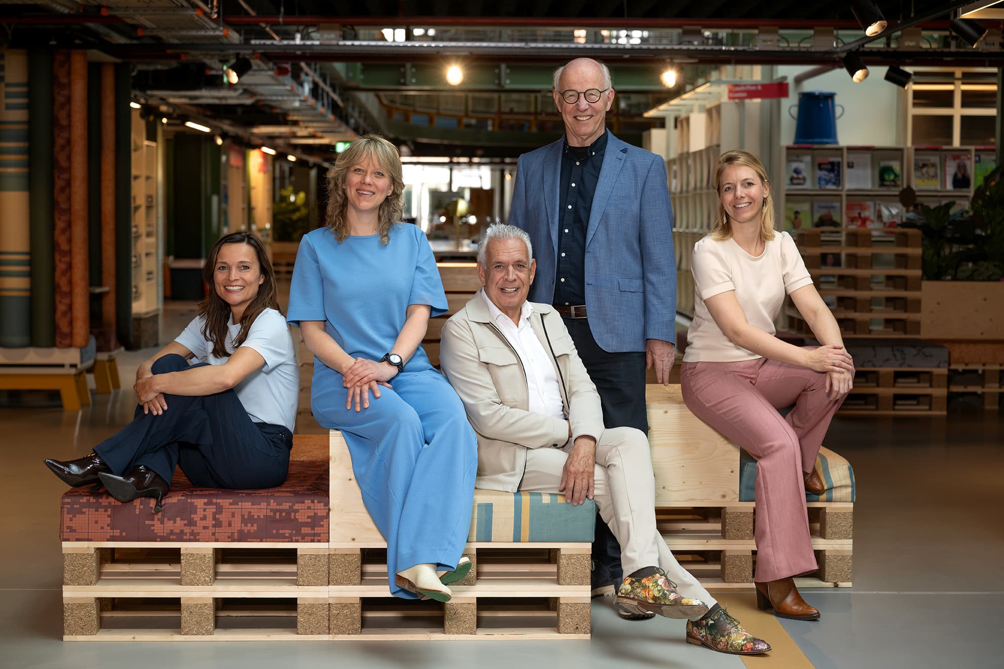 Malou Verhagen, Hilde Talstra, Jack van Lieshout, Philip Vromen en Cécile Derks in het Warenhuis.